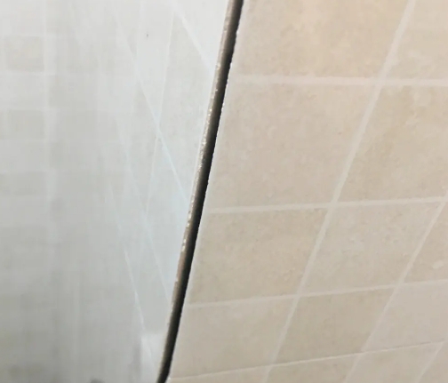 勃利瓷砖空鼓维修公司分享阳台瓷砖脱落的修复过程可以分为以下几个步骤