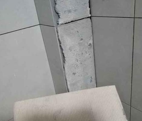勃利瓷砖空鼓维修公司分享下厨房瓷砖脱落的补救措施。